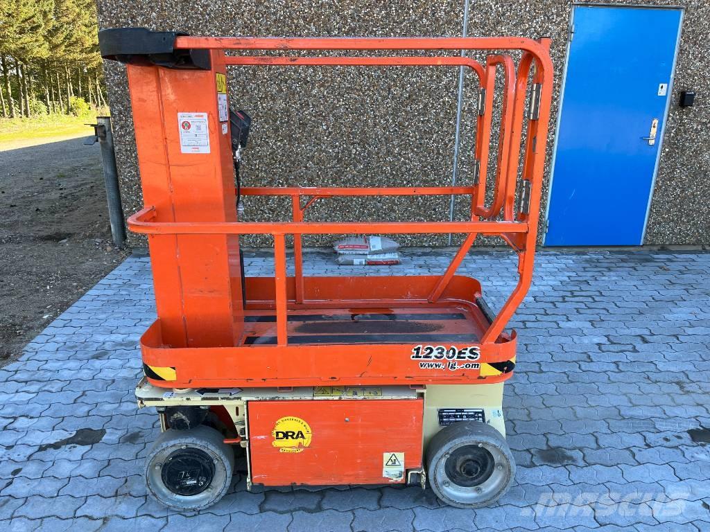 JLG 1230 ES 垂直昇降型リフト