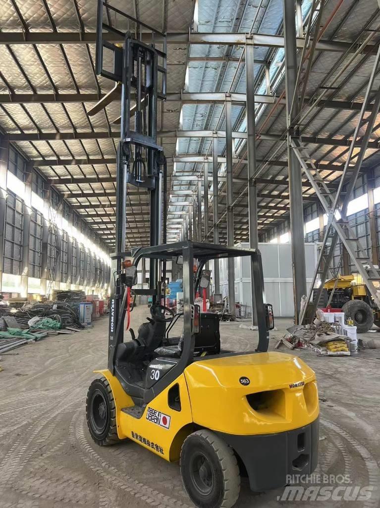 Komatsu FD 30 T-17 ディーゼル・軽油