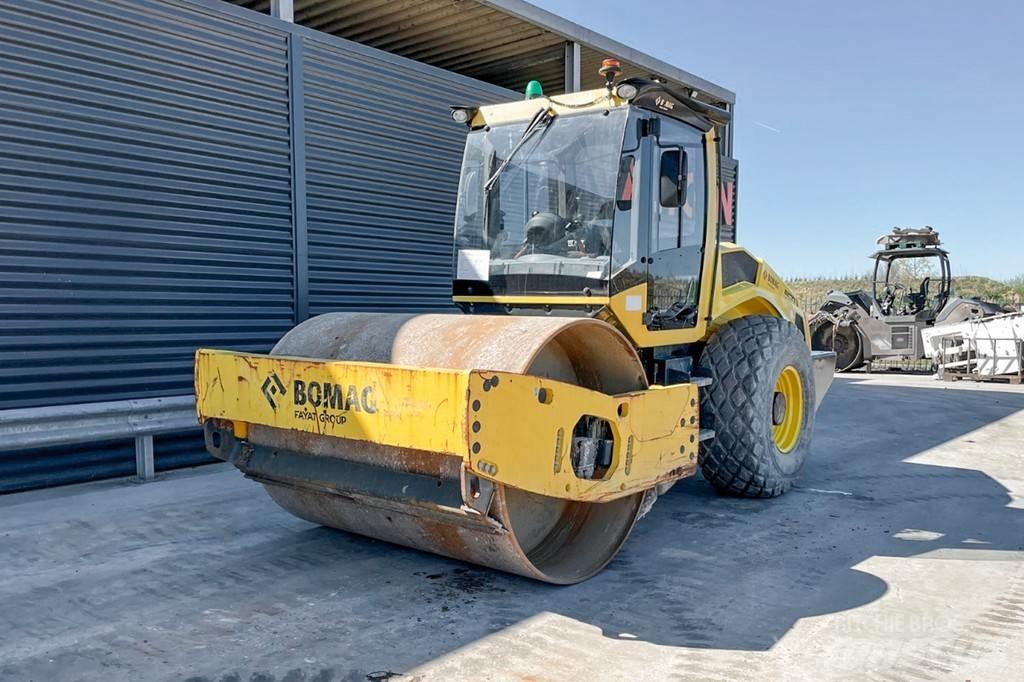 Bomag BW 213 D-5 振動ローラ