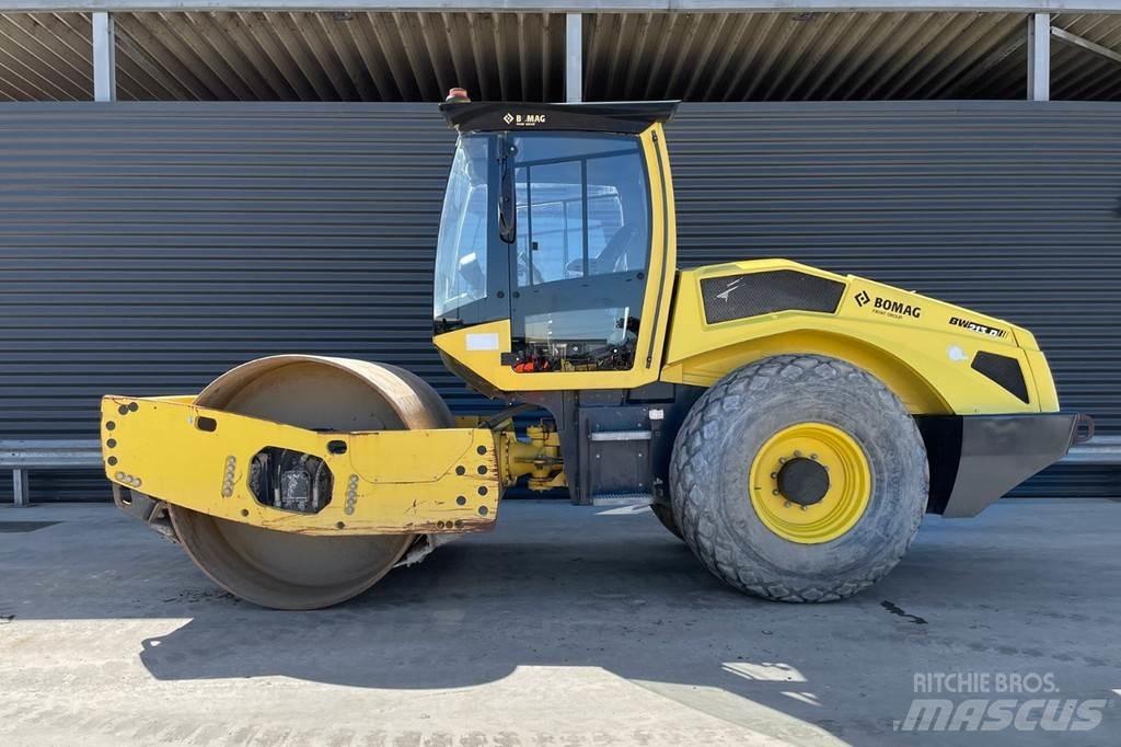 Bomag BW 213 D-5 振動ローラ