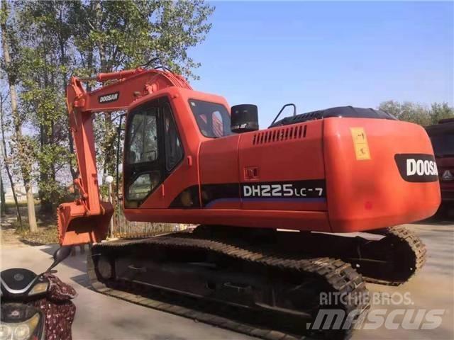 Doosan DH 225 LC-7 大型油圧ショベル12t以上（パワーショベル・ユンボ）