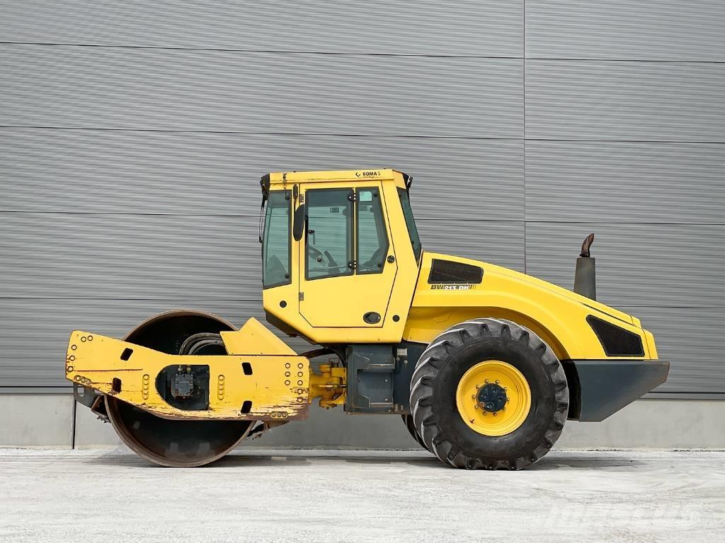 Bomag BW 213 DH-4 振動ローラ
