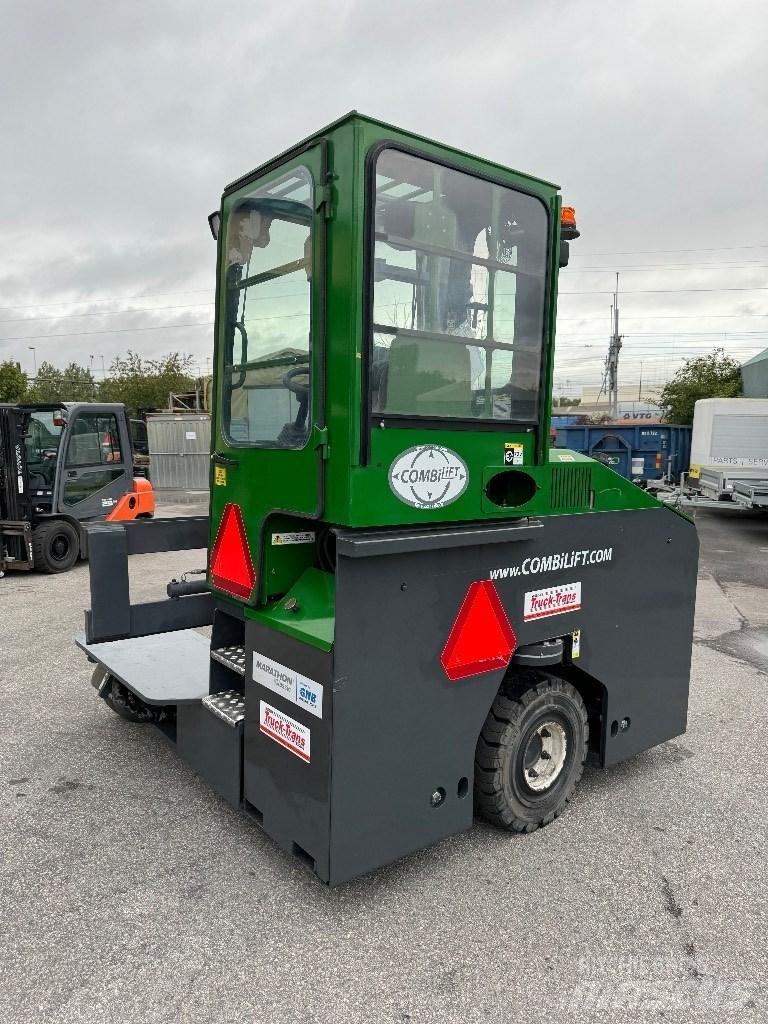 Combilift C4000ET 全方向リーチ型フォークリフト