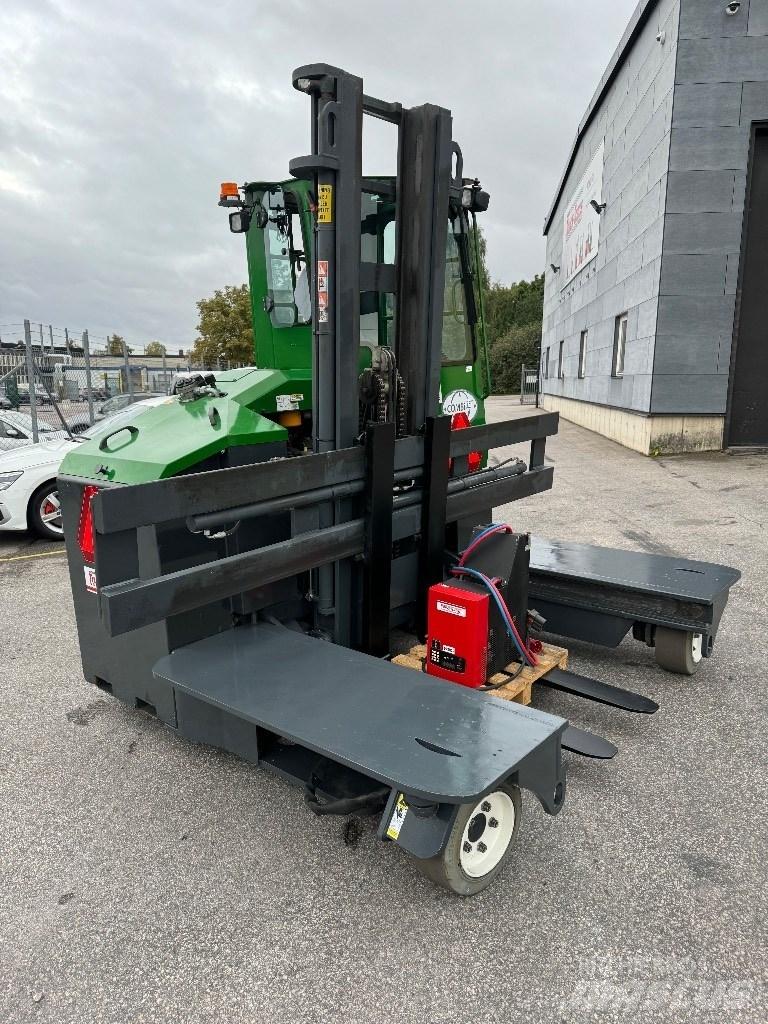Combilift C4000ET 全方向リーチ型フォークリフト