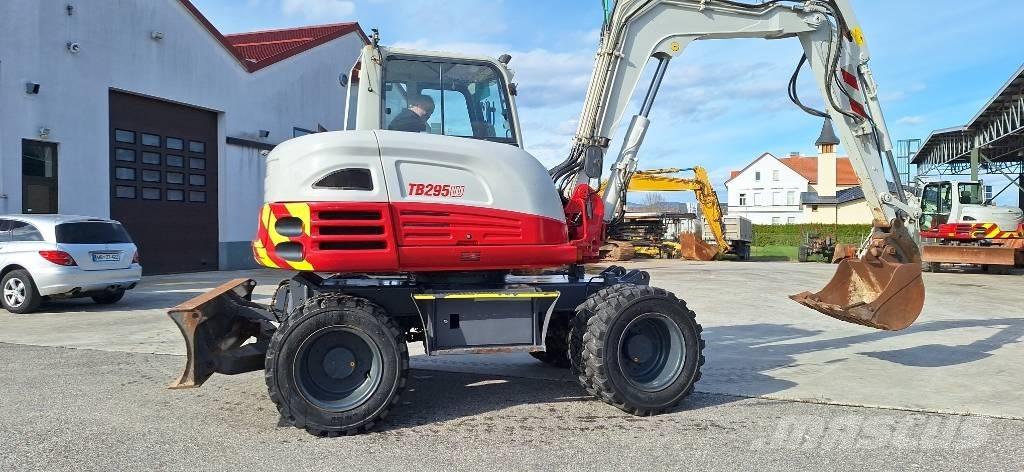 Takeuchi TB 295 W ホイール式油圧ショベル（パワーショベル・ユンボ・バックホー）