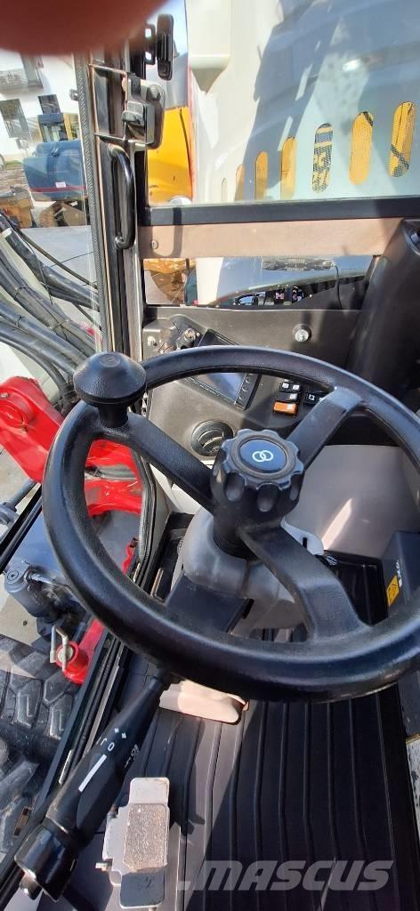Takeuchi TB 295 W ホイール式油圧ショベル（パワーショベル・ユンボ・バックホー）