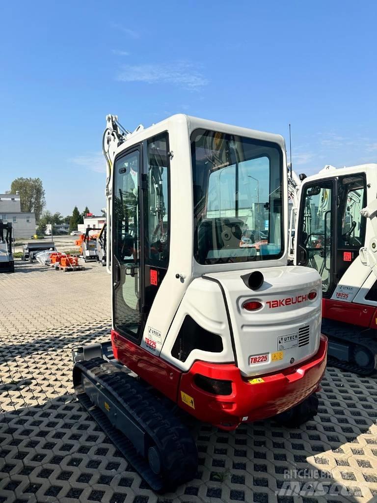 Takeuchi TB 225 V0 ミニ油圧ショベル 7t以下（ミニユンボ・ミニディガー）