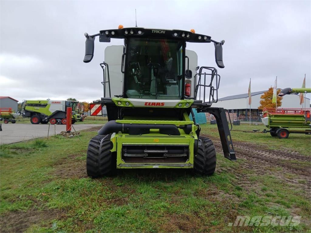 CLAAS Trion 660 TT コンバイン