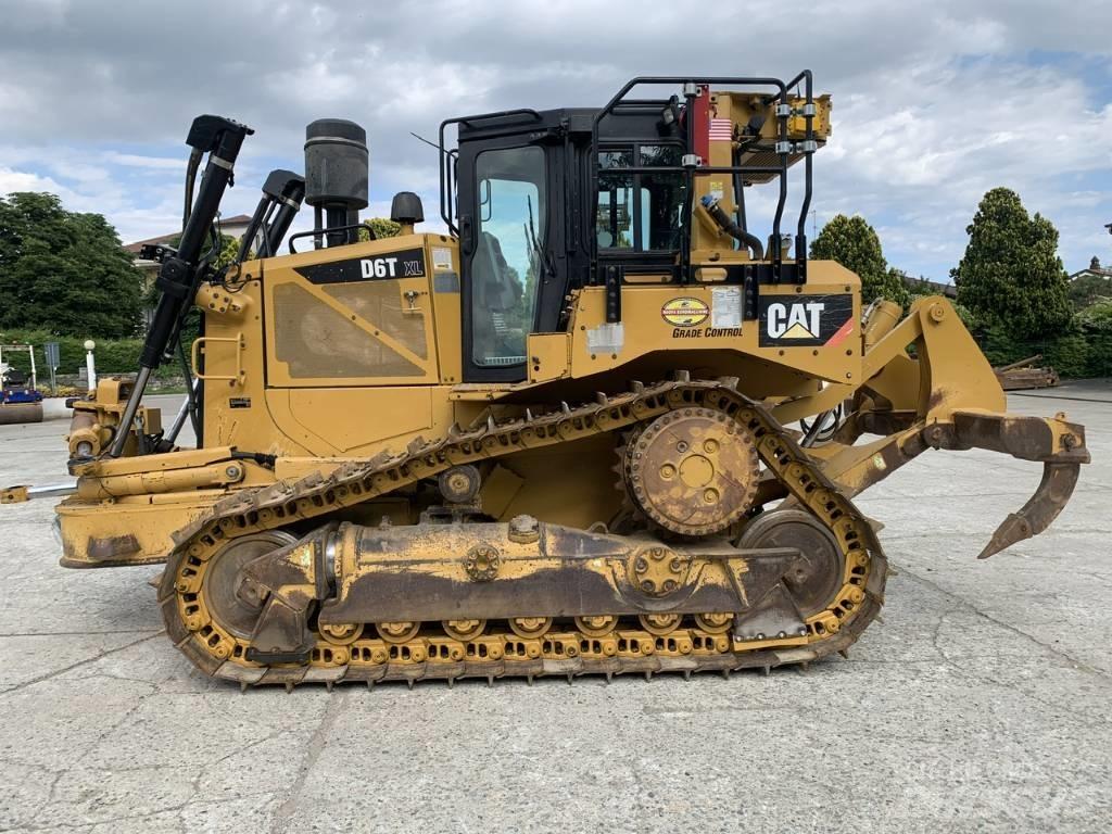 CAT D 6 T XLVP ブルドーザー