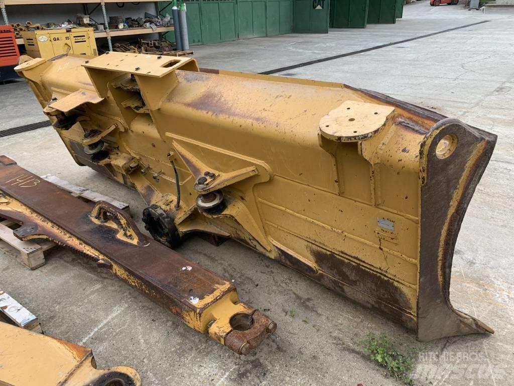 CAT D 6 T XLVP ブルドーザー