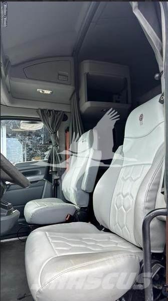 Kenworth T680 中古トラクターヘッド | トレーラーヘッド