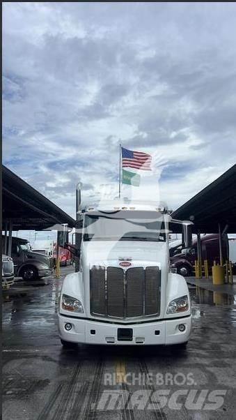 Peterbilt 579 中古トラクターヘッド | トレーラーヘッド