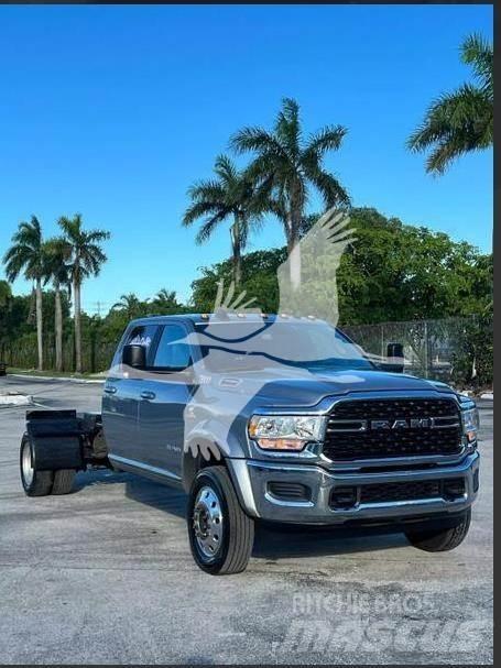 RAM 5500 SLT キャブ付きシャーシ