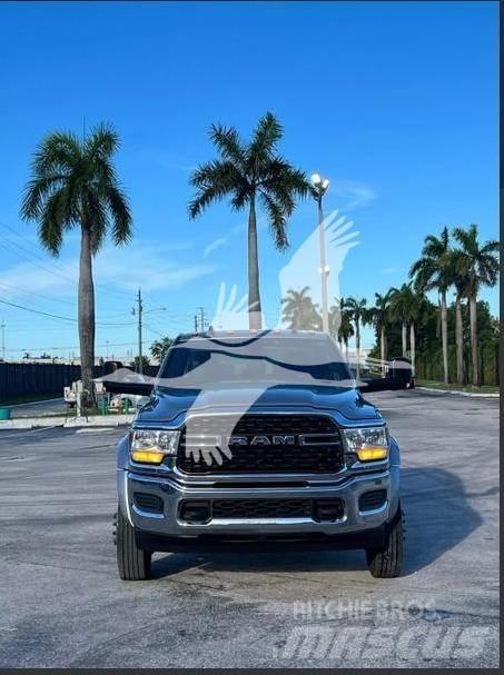 RAM 5500 SLT キャブ付きシャーシ