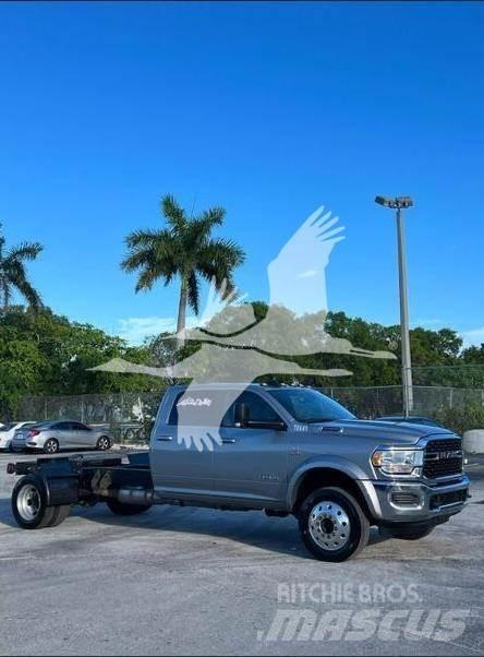 RAM 5500 SLT キャブ付きシャーシ