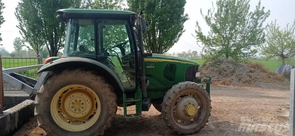 John Deere 5820 トラクター