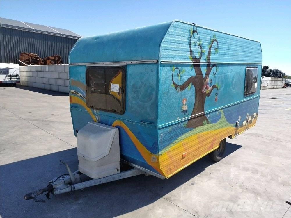  DIGUE 450 キャンピングカーとキャラバン