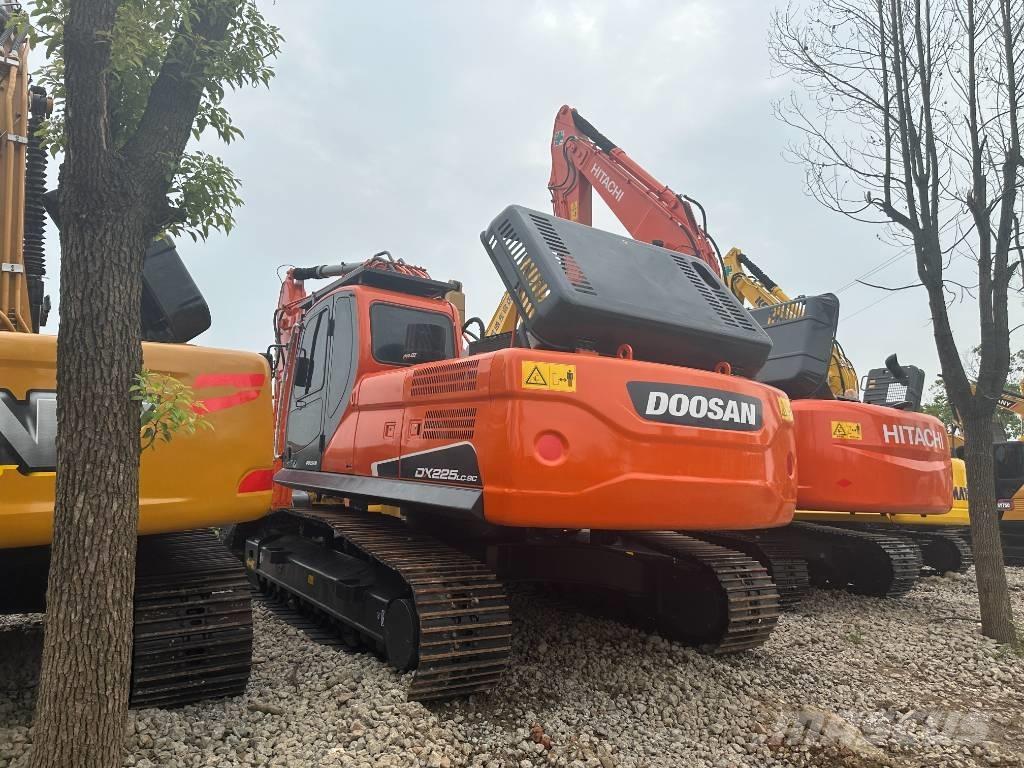 Doosan DX225 大型油圧ショベル12t以上（パワーショベル・ユンボ）