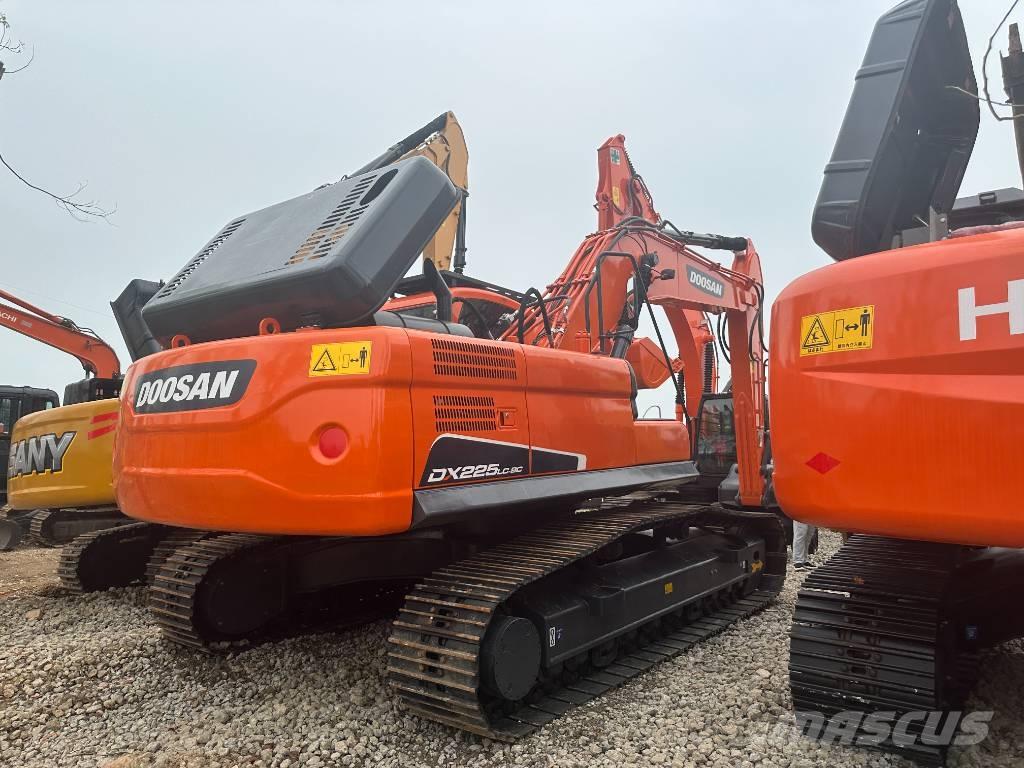 Doosan DX225 大型油圧ショベル12t以上（パワーショベル・ユンボ）