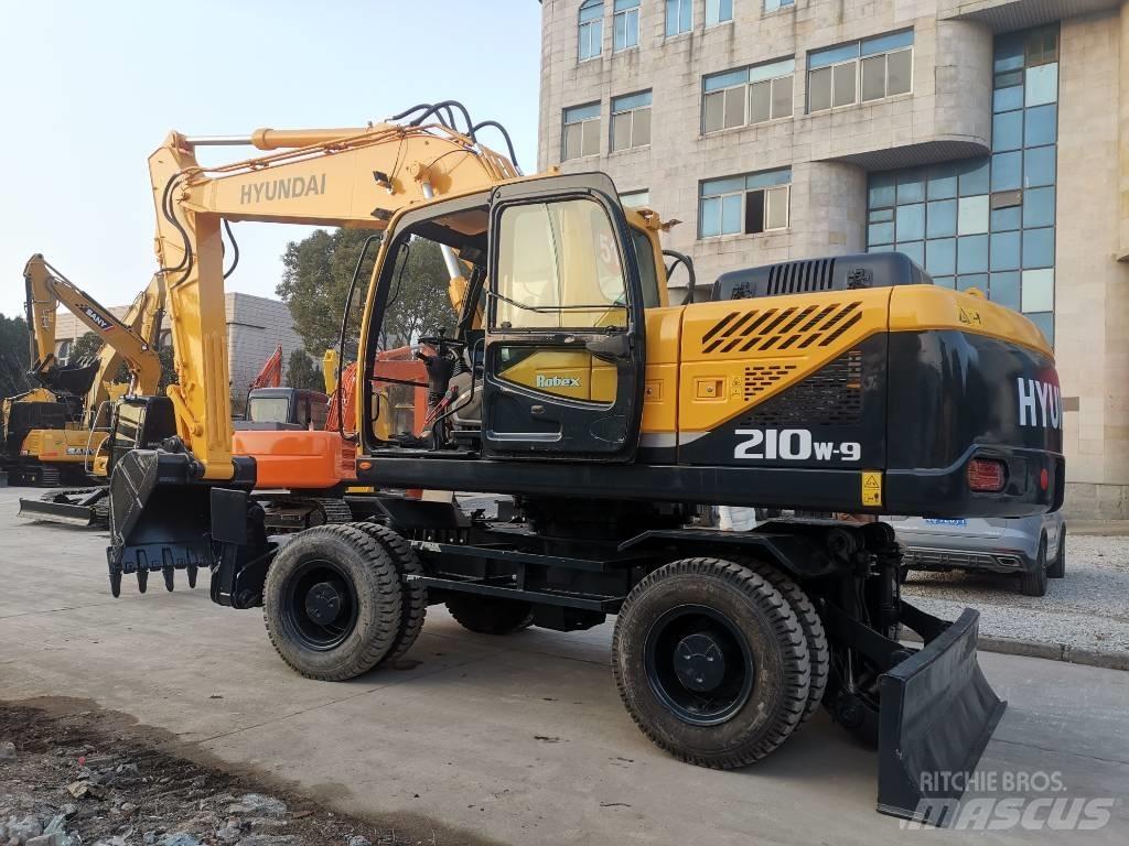 Hyundai R210W-9 ホイール式油圧ショベル（パワーショベル・ユンボ・バックホー）