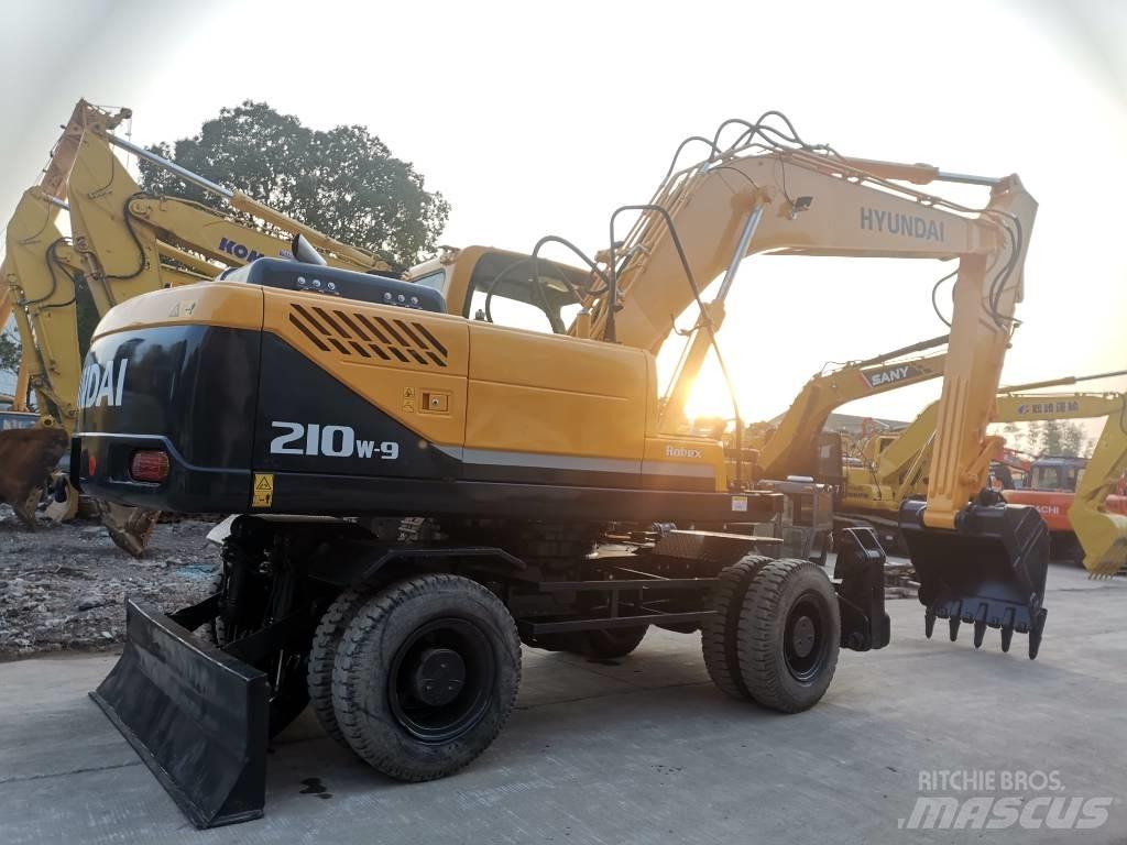 Hyundai R210W-9 ホイール式油圧ショベル（パワーショベル・ユンボ・バックホー）