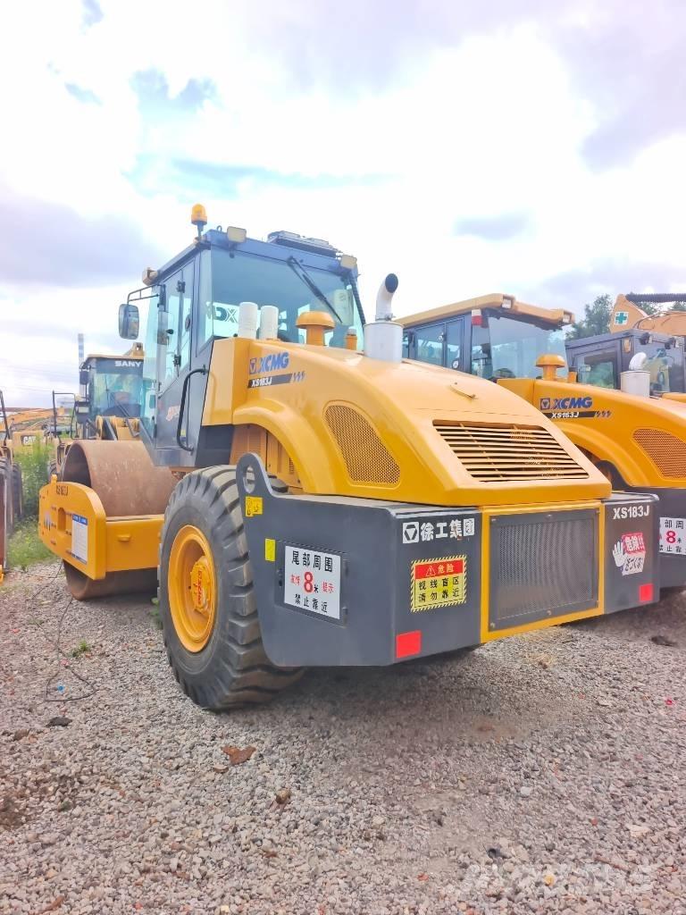 XCMG XS183J 振動ローラ