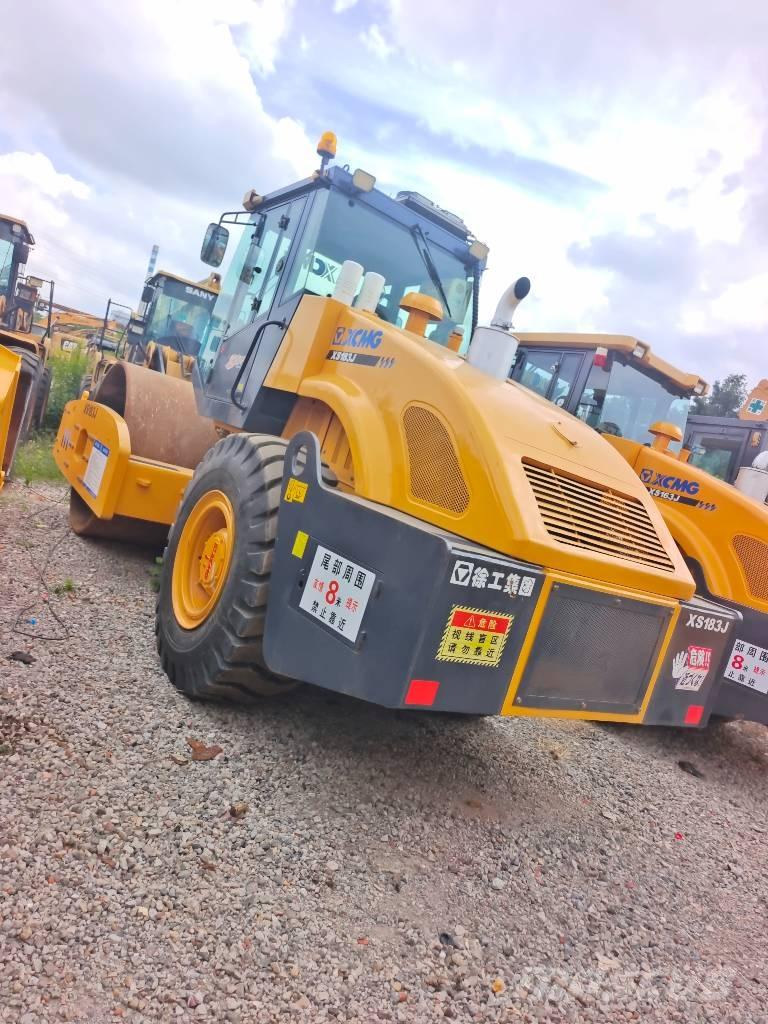 XCMG XS183J 振動ローラ