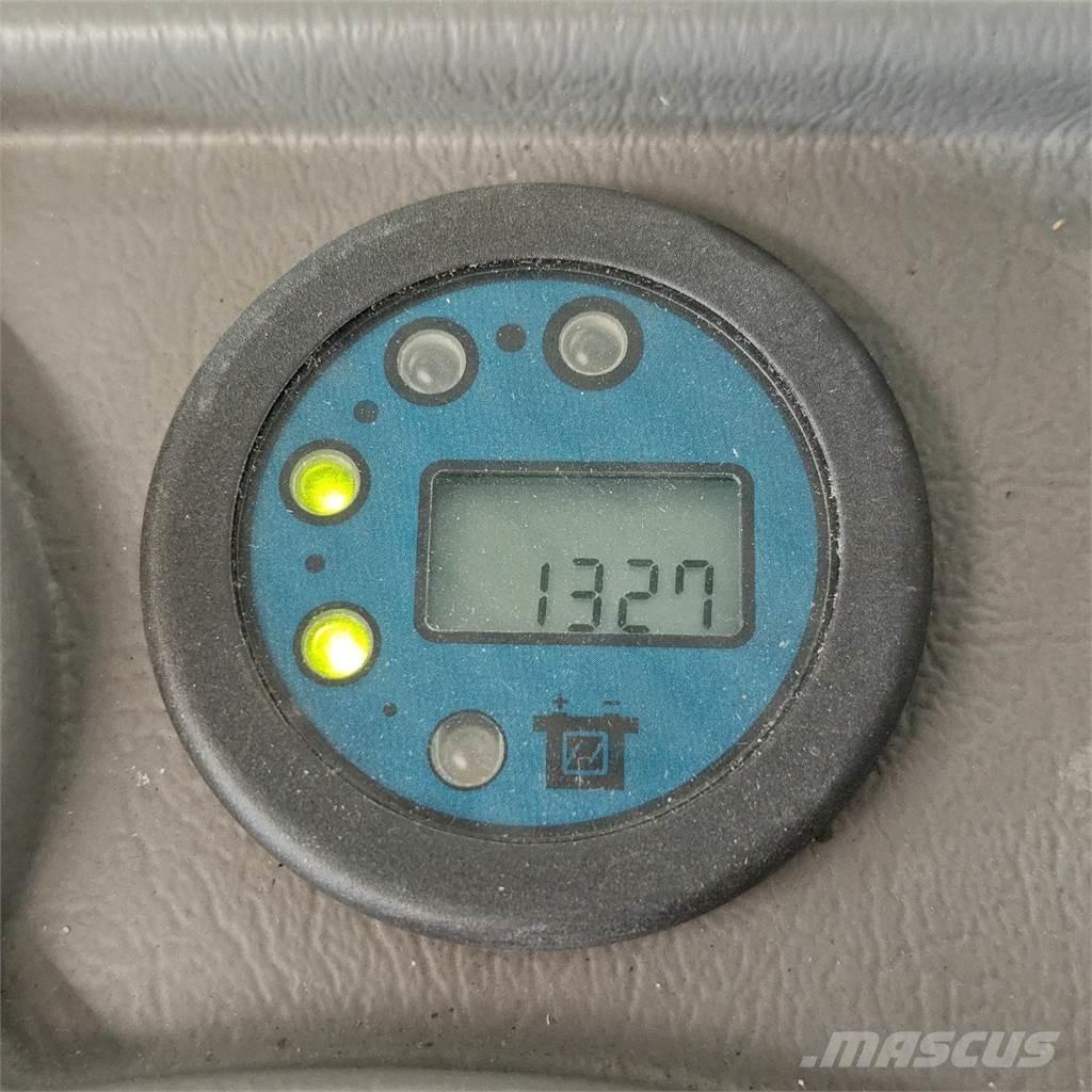 Atlet A160 自走式スタッカー