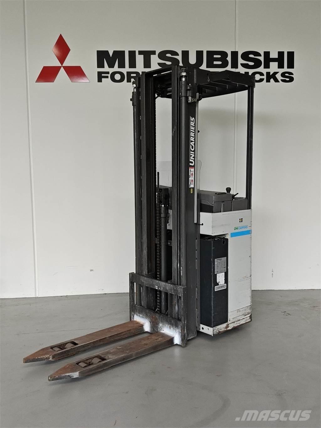 Atlet A160 自走式スタッカー