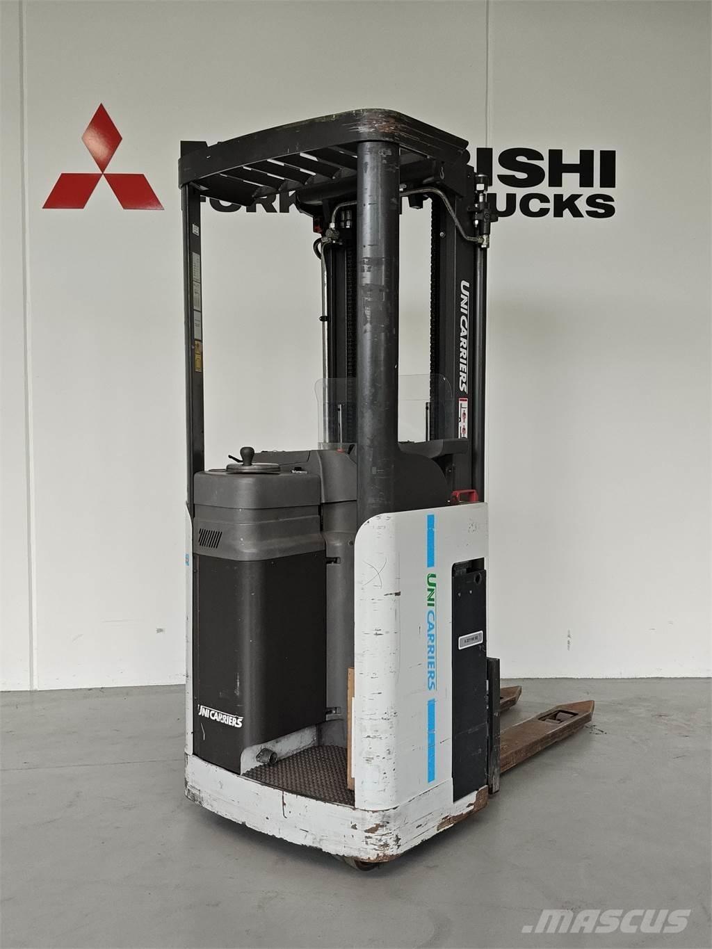 Atlet A160 自走式スタッカー