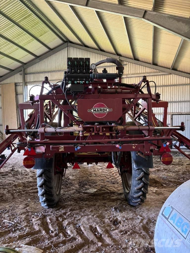Hardi 2800 牽引型スプレイヤー