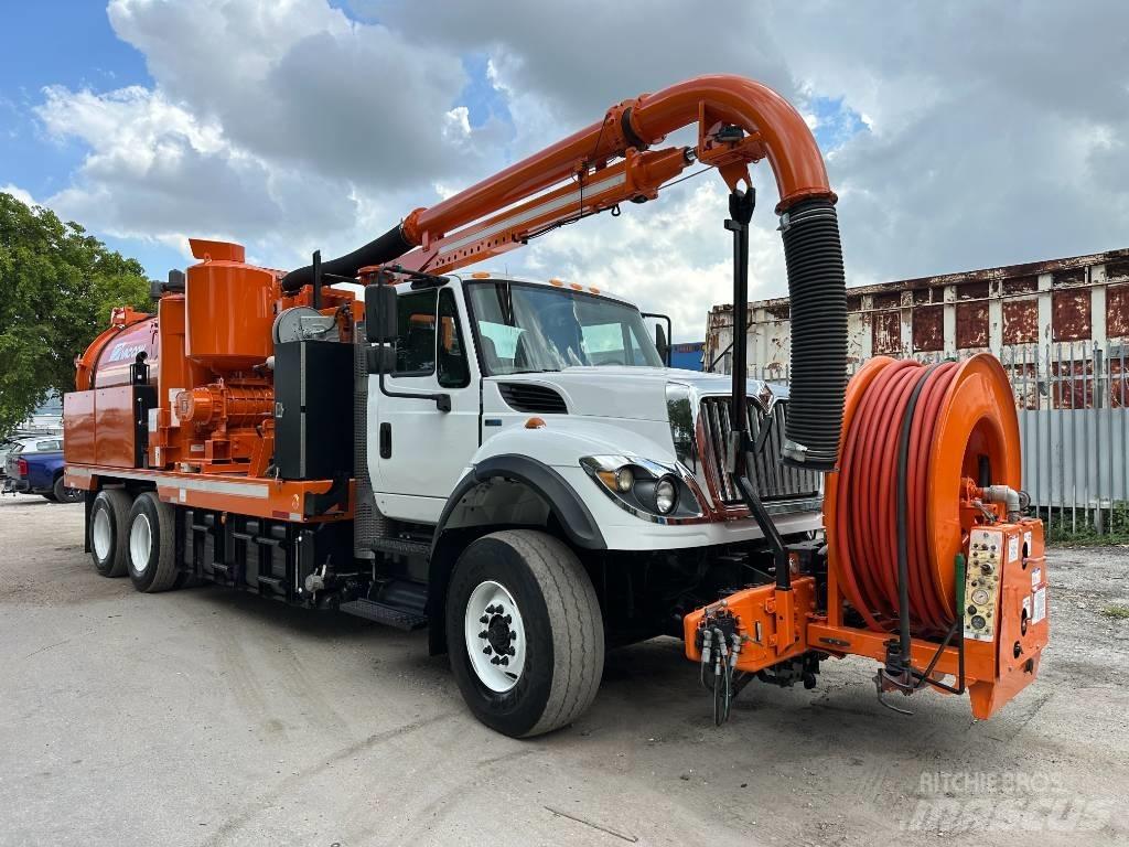 International 7400 コンバイン／バキュームトラック