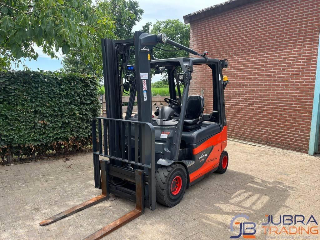 Linde E25-01 バッテリーフォークリフト