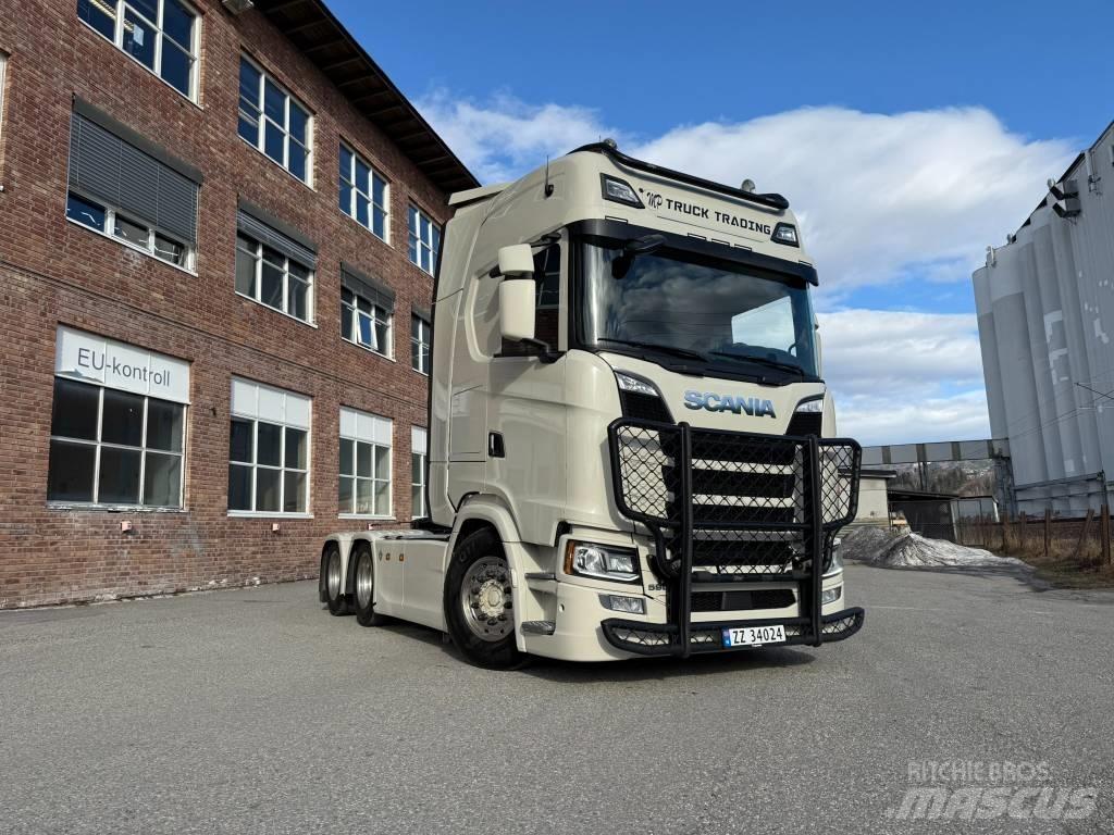 Scania S 590 中古トラクターヘッド | トレーラーヘッド