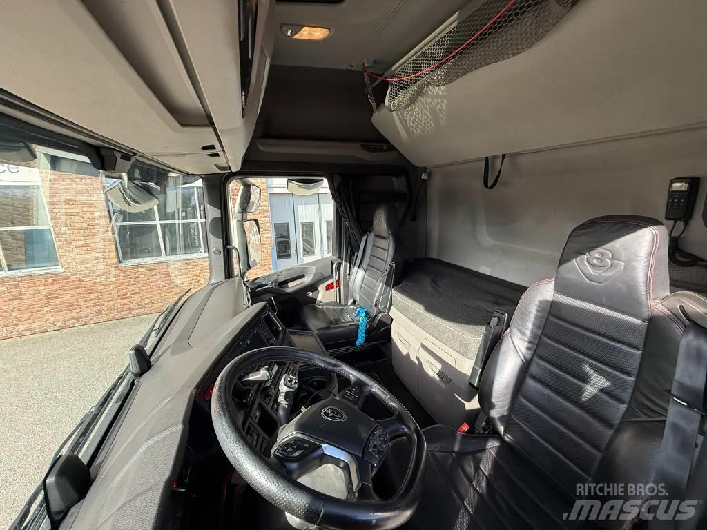 Scania S 590 中古トラクターヘッド | トレーラーヘッド