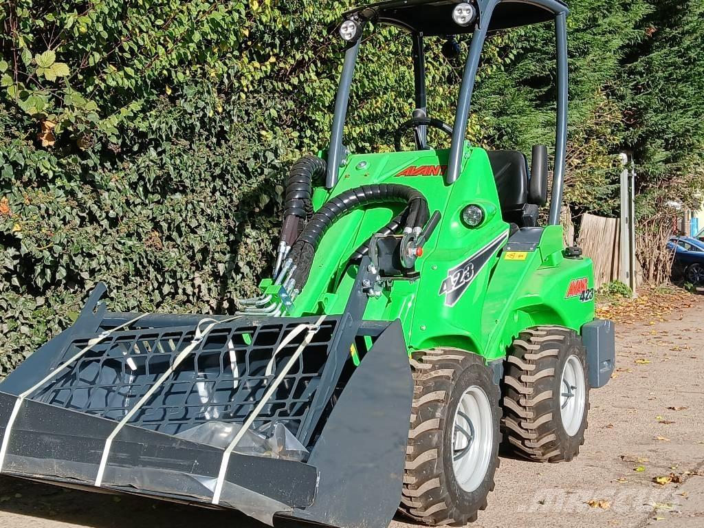 Avant 423 多目的ローダー