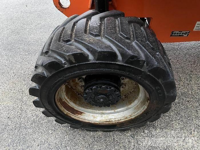 JLG 800AJ ブームリフト　屈伸型