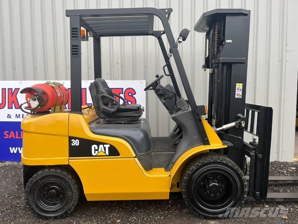 CAT GP30NT LPGフォークリフト