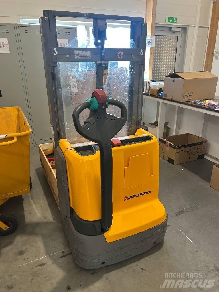 Jungheinrich EJC 110 ウォーキンフォークリフト