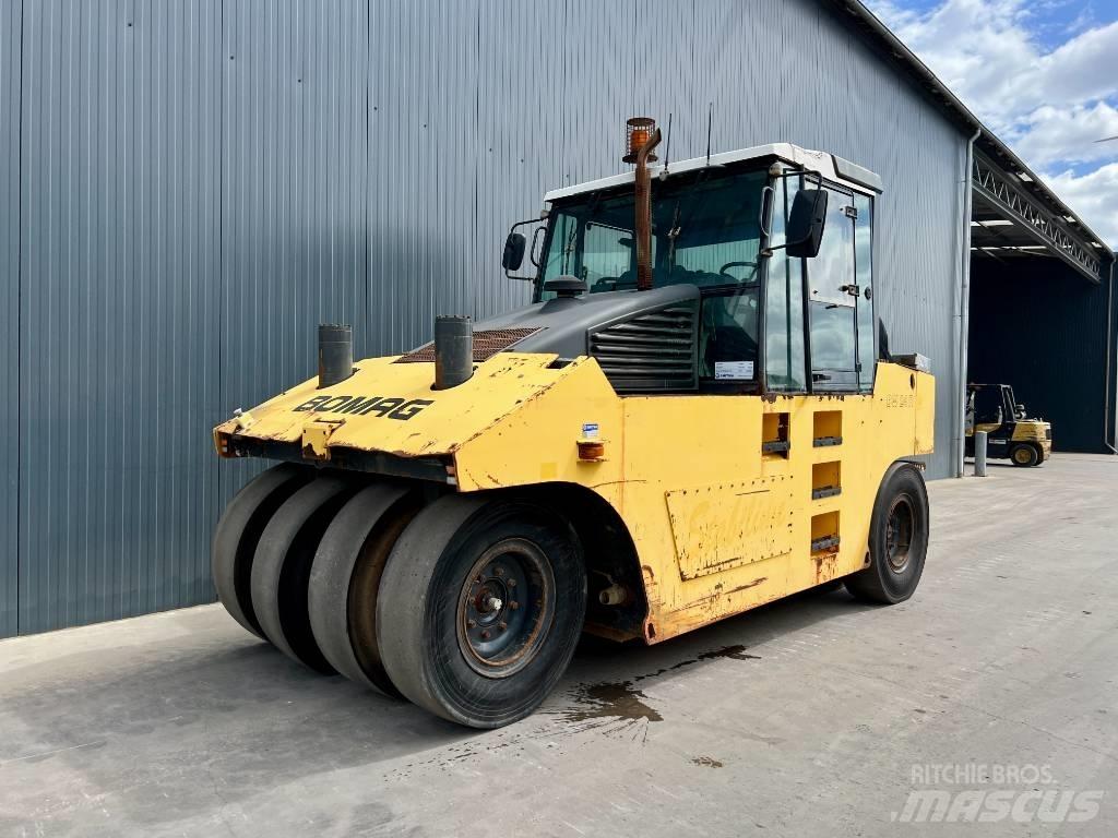 Bomag BW 24 R タイヤローラ