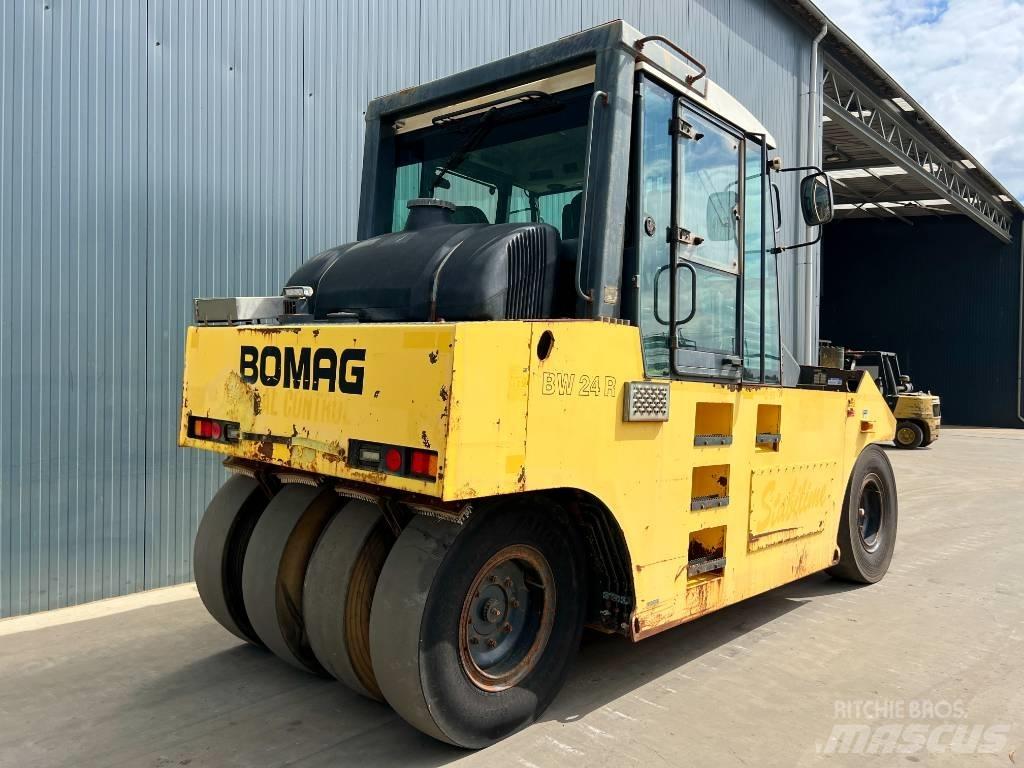 Bomag BW 24 R タイヤローラ