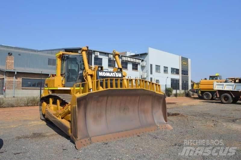 Komatsu D155-5 ブルドーザー