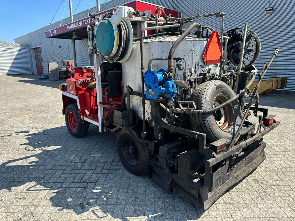 Burtec TSM 1000 L アスファルトスプレヤ