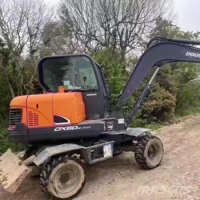Kubota DX60w ホイール式油圧ショベル（パワーショベル・ユンボ・バックホー）