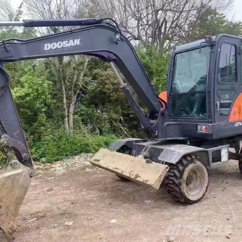 Kubota DX60w ホイール式油圧ショベル（パワーショベル・ユンボ・バックホー）