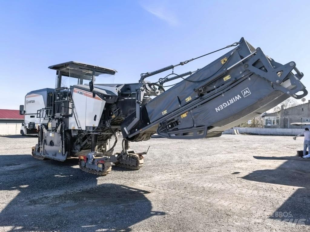 Wirtgen W 200 F アスファルトコールドミリングマシーン