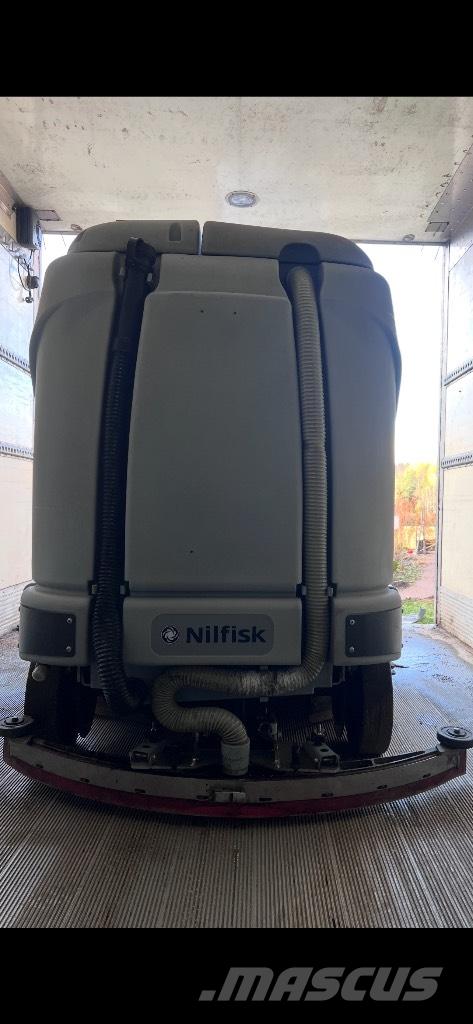 Nilfisk BR 1100S 床洗浄機（スクラバー）