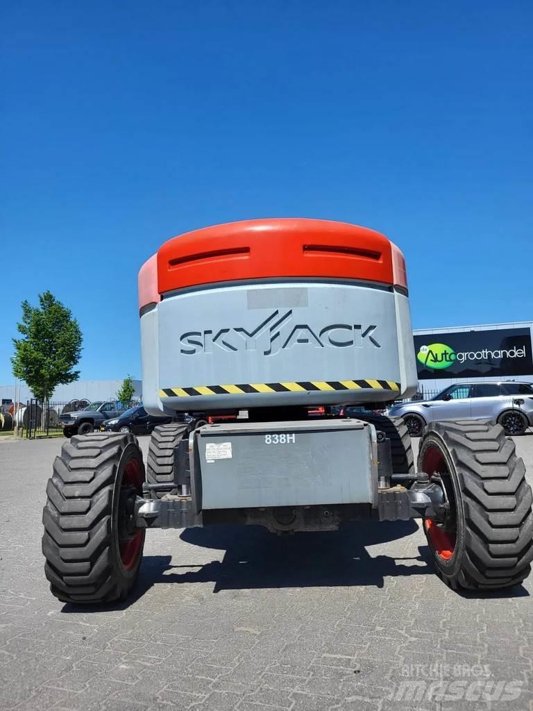 SkyJack SJ 46AJ ブームリフト　屈伸型