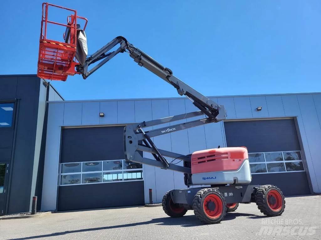 SkyJack SJ 46AJ ブームリフト　屈伸型