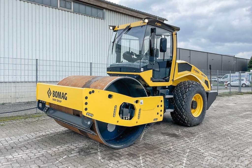 Bomag BW 213 D-5 振動ローラ